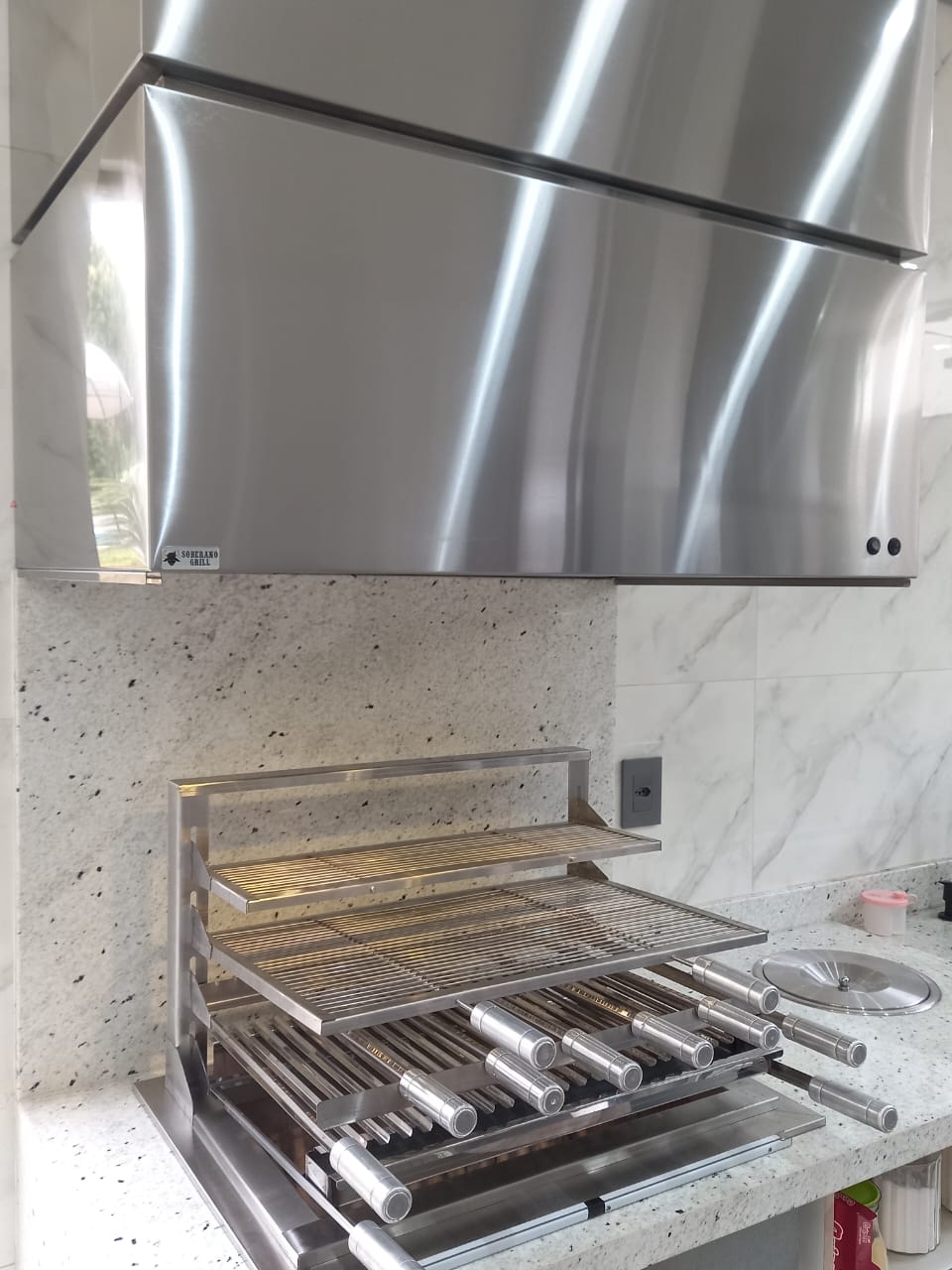 Instalar coifa de churrasqueira gourmet