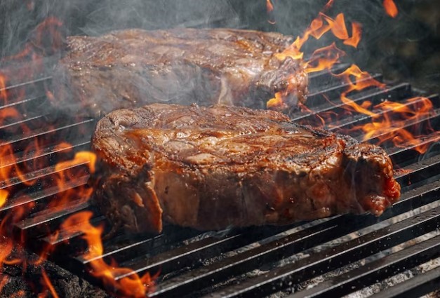 Saiba como limpar a grelha de churrasco corretamente